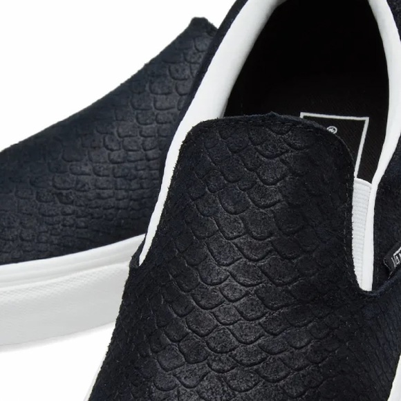 VANS Classic Black And Blanc Snake Print Slip On - Picture 6 of 8